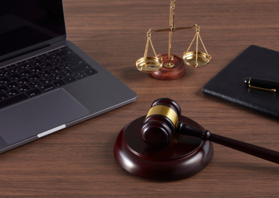 Cómo verificar si un abogado de inmigración es legítimo y evitar estafas